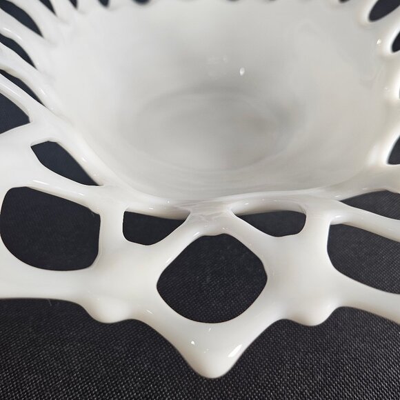 MCM Stunning Westmoreland Doric Open Lace Edge Milk Glass Oval Bowl/Fruit Bowl - Picture 4 of 11